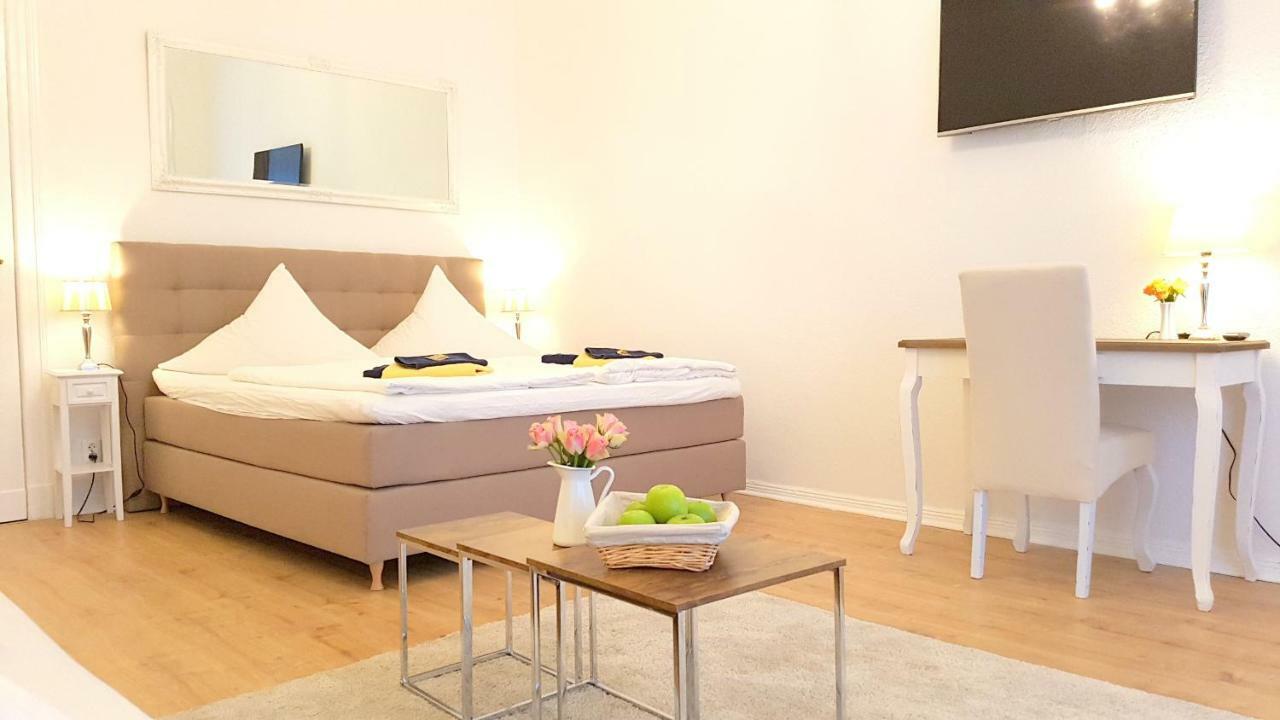 Kvh By Rockchair Apartments L Superhost Status L Boxspringbett Am Schloss Charlottenburg Welcomes You! Berlin Exterior photo